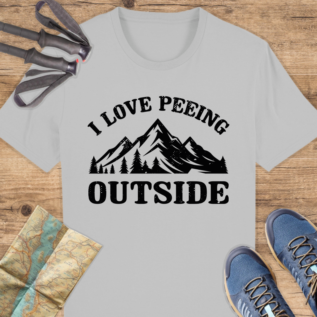 Unisex Bio T-Shirt Peeing outside